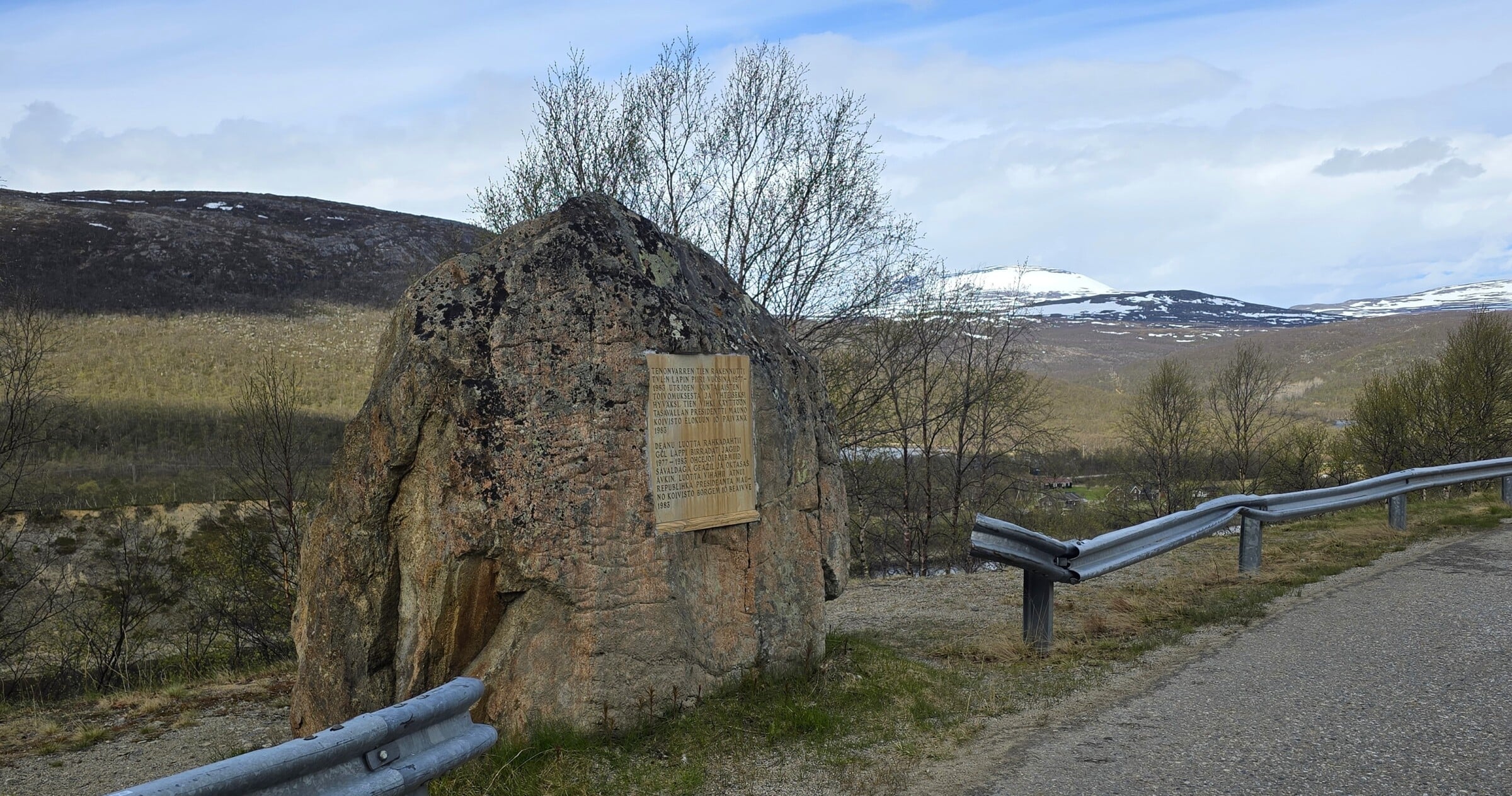 Maunon kivi - muistomerkki Tenontien valmistumisesta