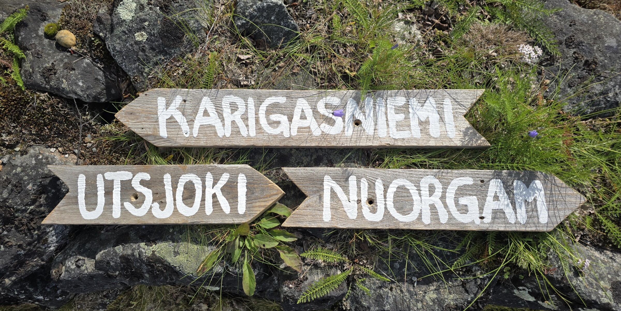 Puiset kyläkyltit